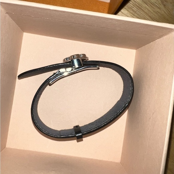 Louis Vuitton black adjustable monogram bracelet. - Picture 7 of 8